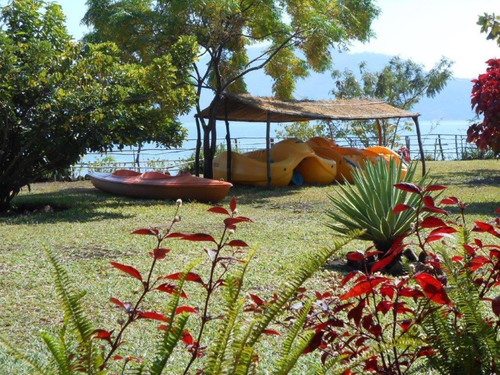 Cape Mac Lodge Cape Maclear Exteriör bild